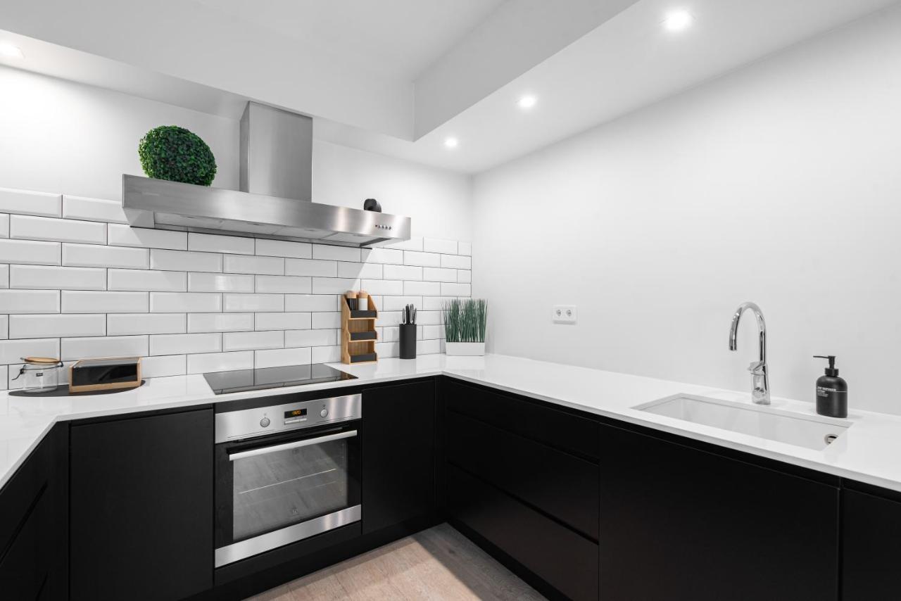 Airhome - Black&White Tallinn Ngoại thất bức ảnh